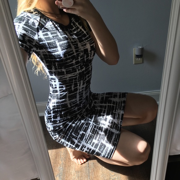 🚫SOLD🚫Body Con Dress - Picture 4 of 4